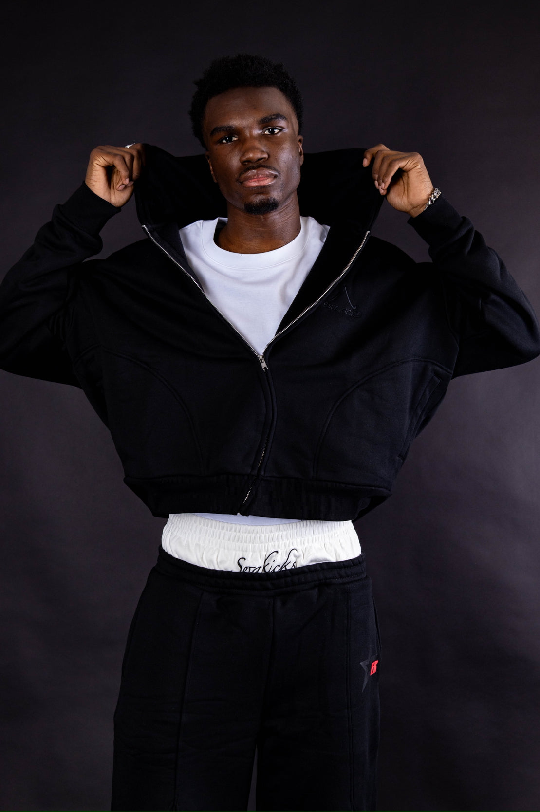 SWEAT À CAPUCHE ZIPPÉ